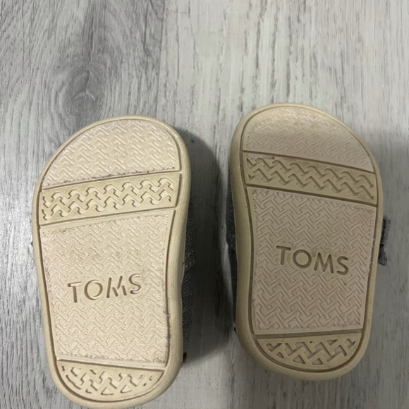 Toms Baby Shoes - Picture 3 of 3